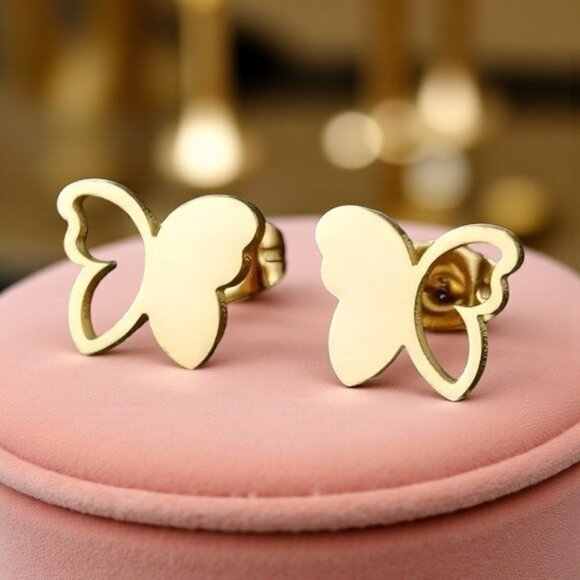 🆕️Glamorous 18K Gold-Plated Butterfly Stud Earrings Minimalistic Fashion Style - Picture 1 of 10